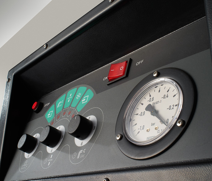 Detalle del panel de control de las envasadoras EGAR-2S-A y EGAR-2S-2A EGARVAC, que permiten un manejo fácil y preciso del proceso de envasado