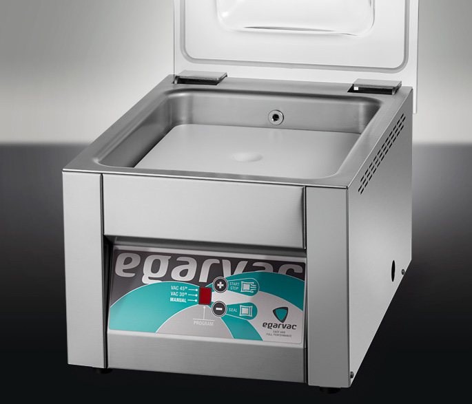 Envasadora KEVO-6T EGARVAC: Su diseño compacto la hace adecuada para entornos de trabajo con espacio limitado, asegurando un sellado confiable y de alta calidad
